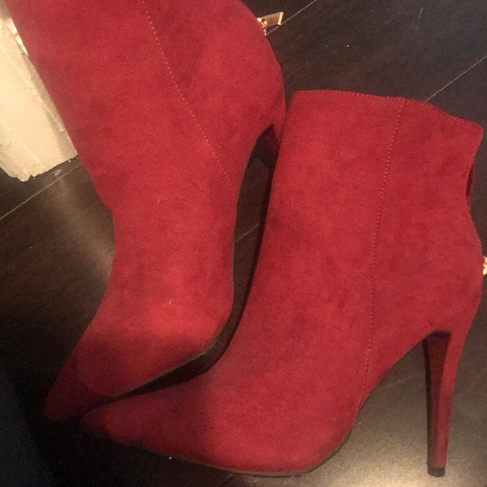 Burgundy boots size 8 1/2